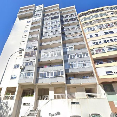 Wonderful Shared Apartment In Alfornelos - Near Metro! Лиссабон Экстерьер фото